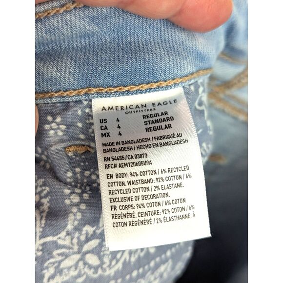 AMERICAN EAGLE Mom Jean Distressed Destroyed Trashed Grunge Denim High Rise Sz 4 - Picture 9 of 9